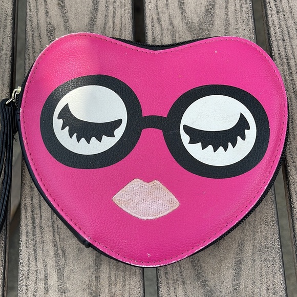 Betsey Johnson Luv Betsey Fushia Heart Wristlet - Picture 2 of 11